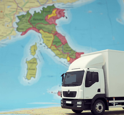Camión de mudanzas con un mapa de España de fondo